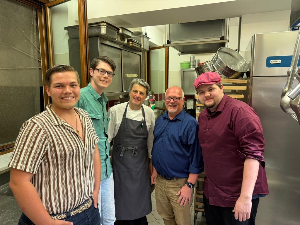 Colby and fellow students with one-Michelin-starred chef Marc Lanteri following their final dinner in Italy.